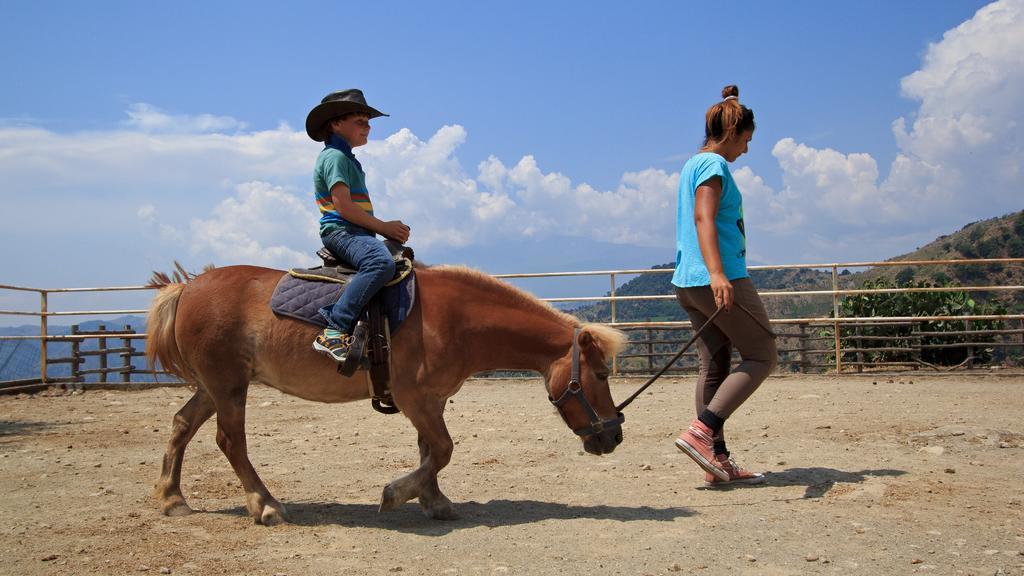Agriturismo San Cataldo Motta Camastra Bagian luar foto