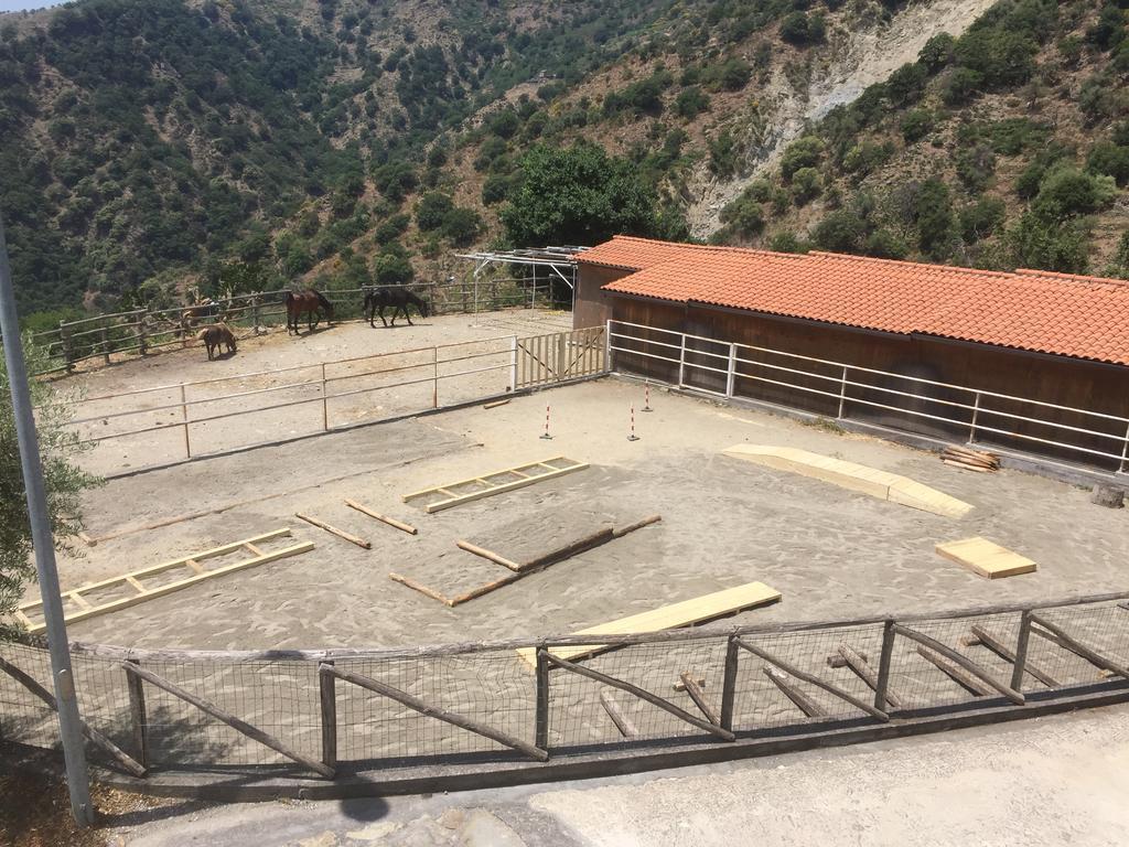Agriturismo San Cataldo Motta Camastra Bagian luar foto